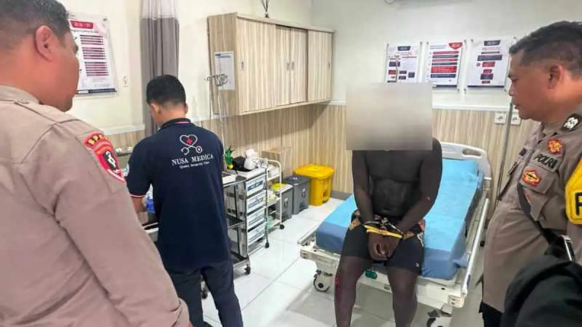DIBORGOL JADI PESAKITAN : Pria asal Inggris berinisial MAO ini akhirnya ditangkap setelah mencuri tas turis Prancis. (foto : Polres Klungkung)