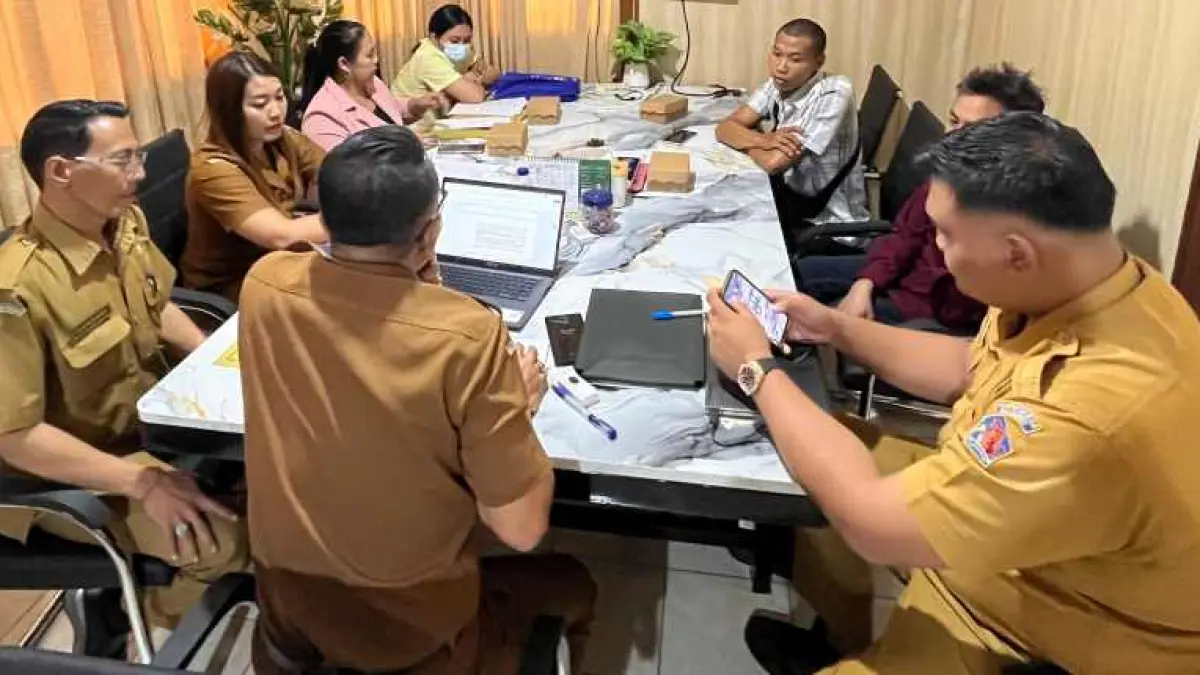 GEGARA DOKUMEN: Mediasi yang dilakukan antara anak didik dan LPK Analisa Bali College di Kantor Disnakertrans ESDM Buleleng. (Foto: Disnakertrans ESDM Buleleng untuk Radar Bali)