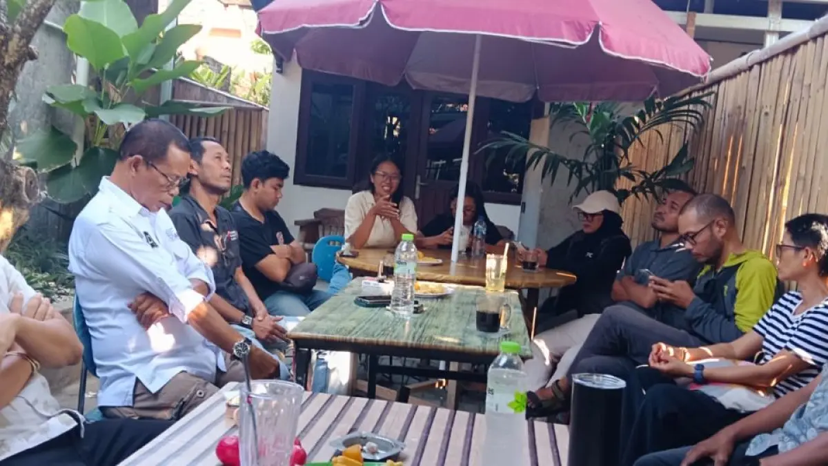 JURNALIS BERSATU: Solidaritas Jurnalis Bali (SJB) bertemu membahas gugatan perdata pada 4 perusahaan media oleh pengacara Togar Situmorang. (ist/radarbali.id) 