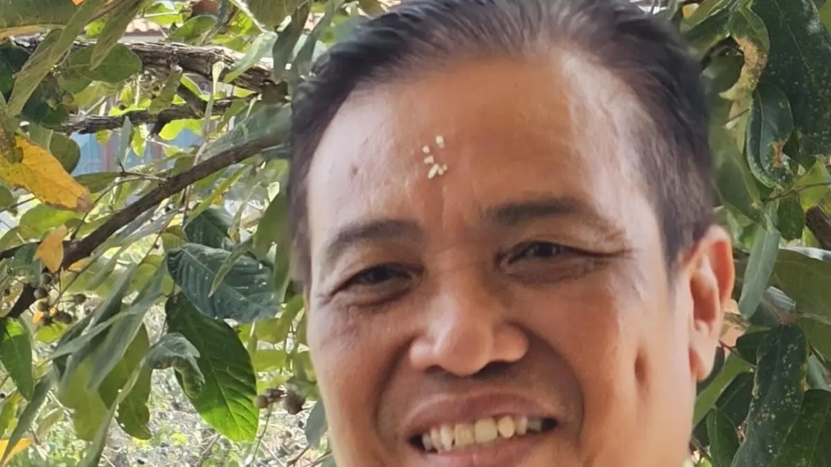 PANEN PRESTASI: Kepala Sekolah SMAN 1 Denpasar, M.Rida ditemui di lingkungan SMAN 1 Denpasar. (NI KADEK NOVI FEBRIANI/radarbali.id)