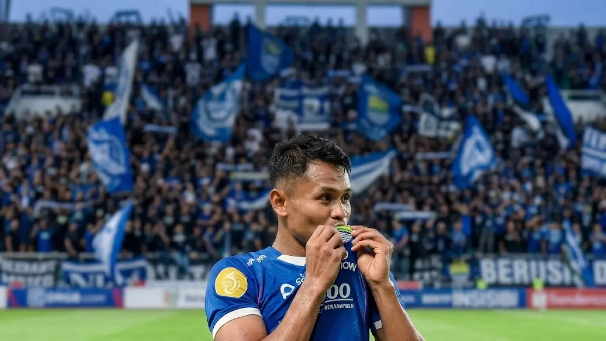 Striker asal Gresik, Dimas Drajad, dikabarkan merapat ke Stadion Brawijaya setelah resmi berpisah dengan Persib Bandung. 