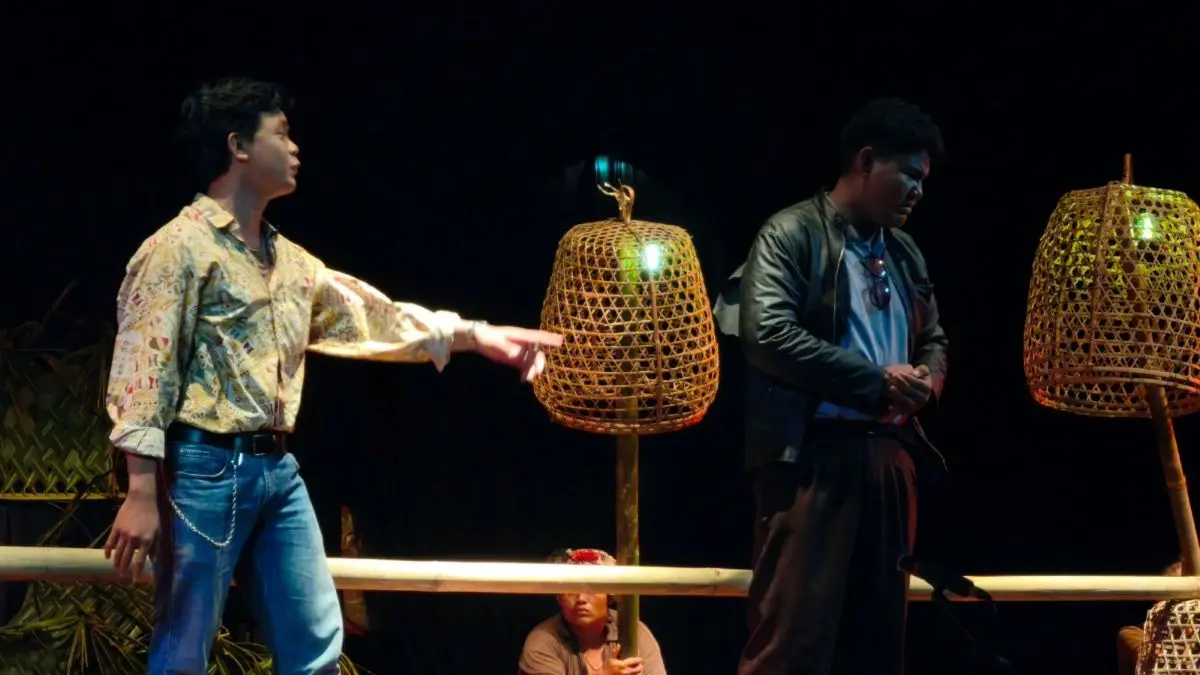 KRITIK SOSIAL: Salah satu adegan Sengkarut Tajen oelh Teater Jungut Sari (16/7/2026). (sumber radarbali.id)