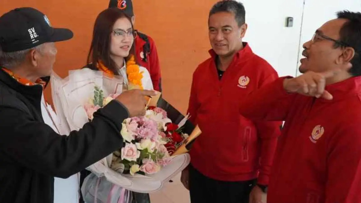 DARI BULELENG HARUMKAN&nbsp; INDONESIA : Penjemputan Desak Made Rita Kusuma Dewi, di Bandara Ngurah Rai, Tuban, Badung. (ist)