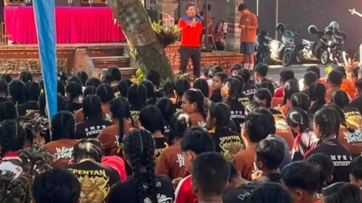 BIASAKAN TANGGAP BENCANA : Aktivitas edukasi, sosialisasi mengenai kebencanaan kepada siswa yang mengikuti MPLS.(M.Basir)