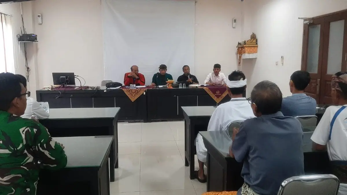 KORBAN MAFIA TANAH?: Pihak Ahli Waris Alm. I BIR (kanan) secara tegas menolak rencana eksekusi karena mendeteksi adanya cacat objek (error in objecto) dalam putusan pengadilan yang telah berkekuatan hukum tetap (inkrah). (M. RIDWAN/radarbali.id)