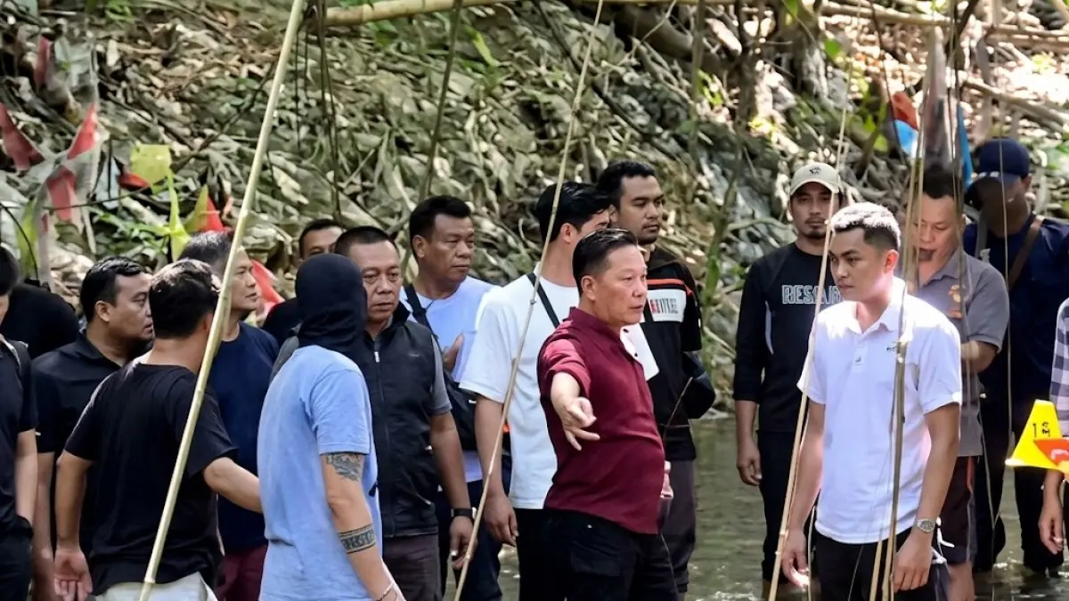 Olah TKP kasus pembunuhan Man Colik di Tukad Bubuh, Banjarangkan, Klungkung. Korban ditusuk oleh pelaku sebanyak 9 kali saat mandi di sungai. 