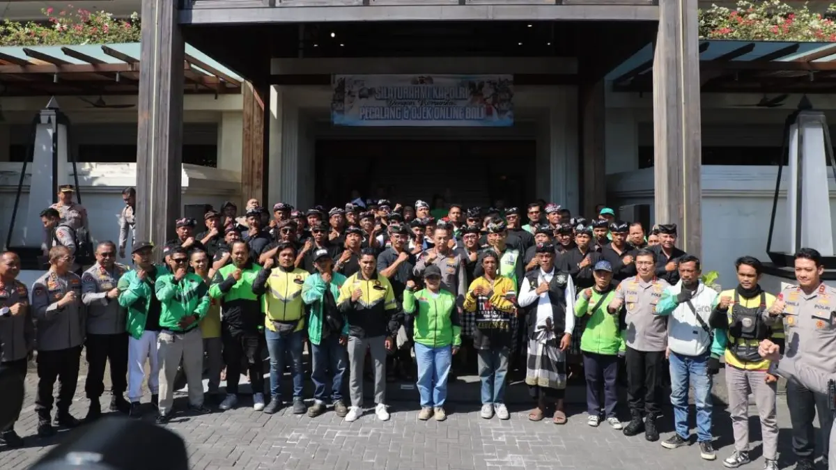 PECALANG DAN OJOL: Kapolri Jenderal Polisi Drs. Listyo Sigit Prabowo, M.Si., menghadiri kegiatan Silaturahmi Sabuk Kamtibmas bersama Pecalang dan komunitas ojek online (ojol) di Bali.  (ist/radarbali.id)