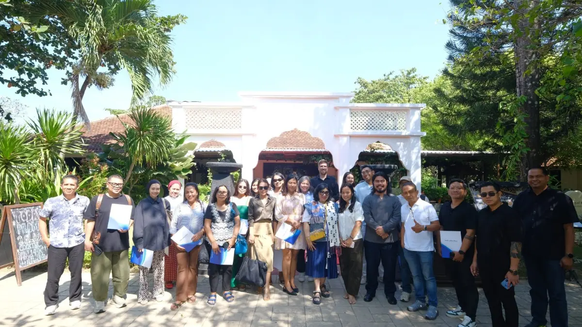 Stella Kohdong, General Manager Commercial Property PT Jakarta Setiabudi Internasional Tbk (tengah) didampingi Risnanty Kusuma Putri (Deputy GM Commercial Properties) dan Robert Aditya Pramana (Head of Property Bali Collection) (15/7/2026) 