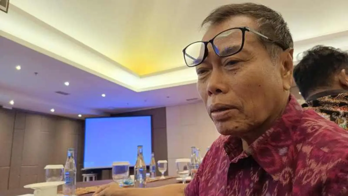 BEBERKAN UPAYA KESELAMATAN DAN KELAYAKAN" Sekretaris Jenderal Asosiasi Tuna Longline Indonesia (ATLI), I Nyoman Sudarta, menjelaskan upaya perlindungan awak kapal perikanan, termasuk penerapan BPJS Ketenagakerjaan, Perjanjian Kerja Laut (PKL). (I Wayan Widyantara)