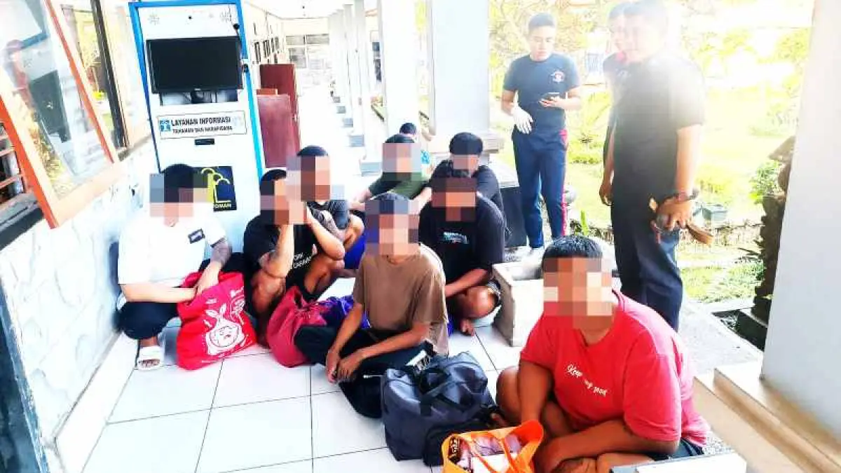 DIPINDAHKAN : Proses pemindahan 18 oarng napi Tabanan ke Rutan Kelas IIB Bangli.&nbsp;(ist)