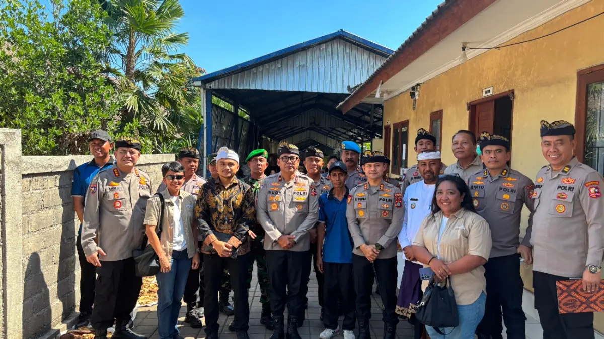 Dari kiri: AKBP Amirjan (Kasubdit Binanev Polsus Ditbinpotmas Korbinmas Baharkam Polri), Alexandra (Korwil Grup Astra Bali), Jaka Fernando (Head of Strategic Business Intelligent Dept. PT Astra International Tbk), Brigjen Pol M. Rudy Syafirudin dan Kapolres Badung AKBP Joseph Edward Purba.