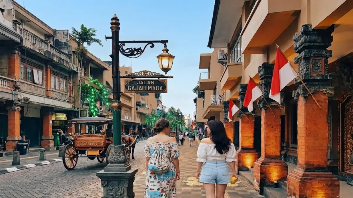 Rekamaya beautifikasi di Jalan Gajah Mada Denpasar.