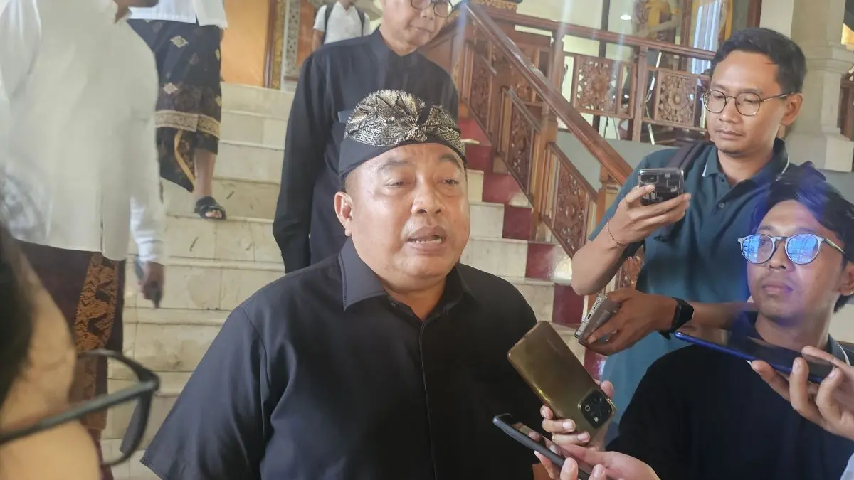 SENGKARUT PARIWISATA: Anggota Komisi III DPR RI, Nyoman Parta soroti overstay wisman akibat lemahnya pengawasan di Bali. (NI KADEK NOVI FEBRIANI/radarbali.id)