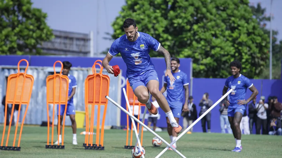 Patricio Matricardi berlatih di lapangan pendamping GBLA Bandung jelang Piala Presiden 2026. (Fernando Hero/Persib)