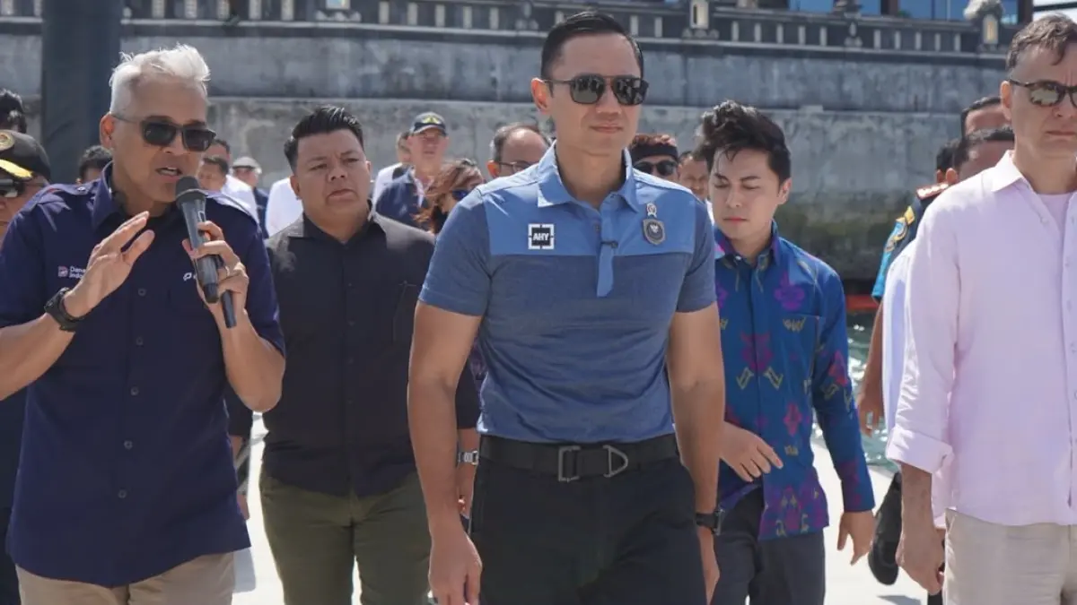 BEBERKAN TARGET: Menko AHY saat&nbsp; meninjau BMTH, pelabuhan Benoa. (ist)