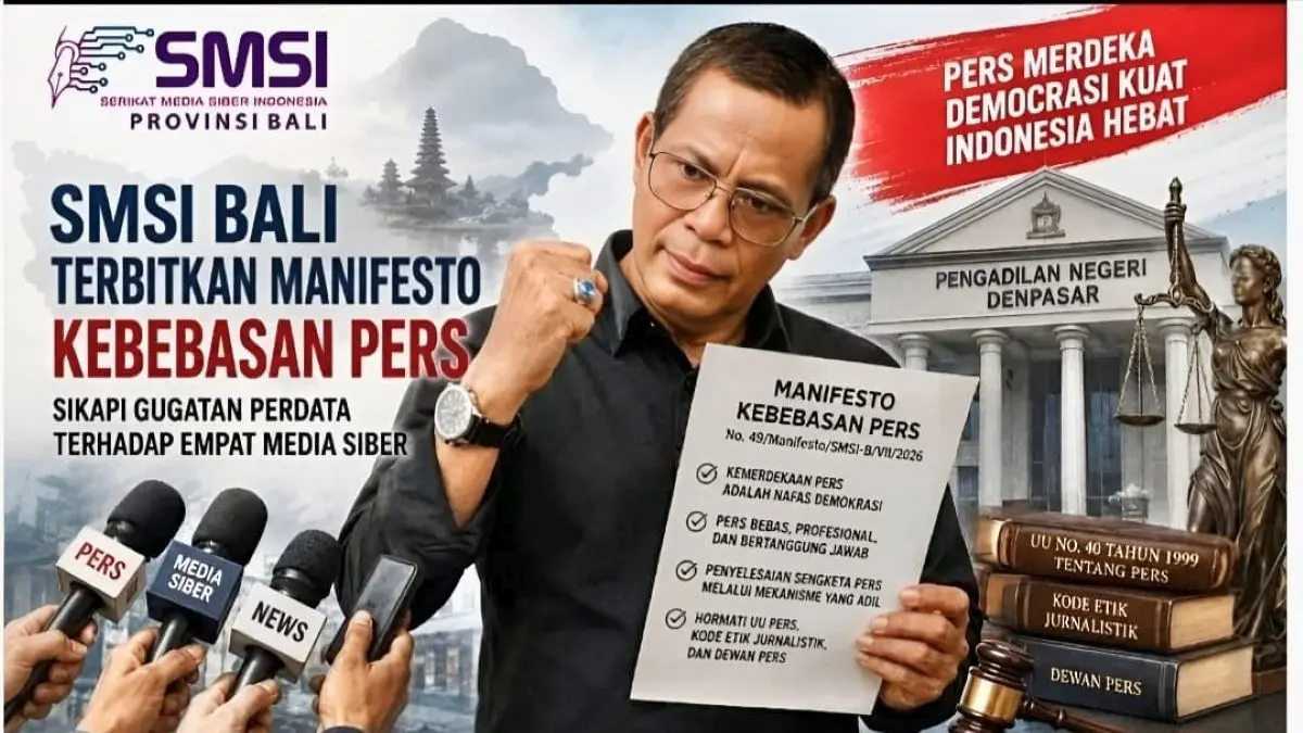 TEGAS: Ketua SMSI Bali Emanuel Dewata Oja menunjukkan Manifesto Kebebasan Pers yang diterbitkan sebagai pernyataan sikap organisasi menyikapi gugatan perdata terhadap sejumlah media di Pengadilan Negeri Denpasar, Kamis (23/7/2026). (SMSI for radarbali.id)