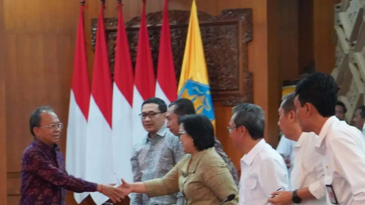BAHAS PERTANIAN: Rapat koordinasi pemenuhan dan penetapan LP2B Provinsi Bali bersama bupati/wali kota se-Bali di Gedung Kertha Sabha, Jayasabha, Denpasar, Rabu (22/7/2026). (NI KADEK NOVI FEBRIANI/radarbali.id)