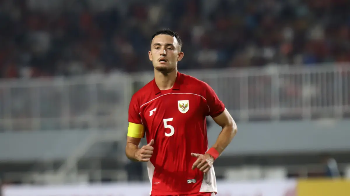 Kapten Timnas U-22 Indonesia Ivar Jenner pada laga uji coba melawan Mali di FIFA Match Day di Stadion Pakansari, Kabupaten Bogor, Jawa Barat, Sabtu (15/11/2025). (Dery Ridwansah/ JawaPos.com)