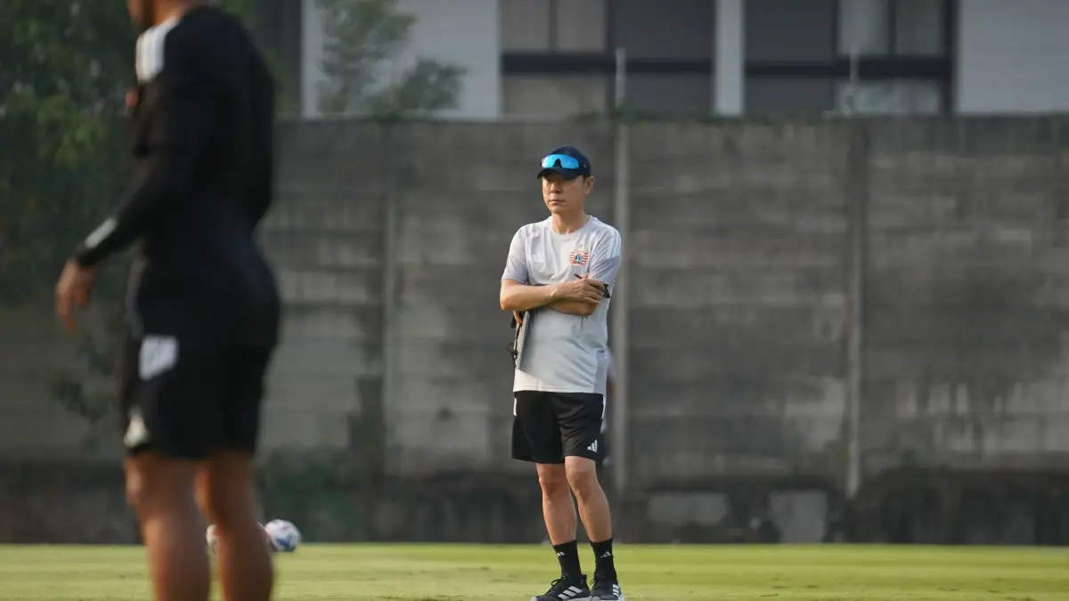 Pelatih Persija Shin Tae-yong saat memimpin latihan di Persija Training Ground, Bojongsari, Sawangan, Depok. (Media Persija)