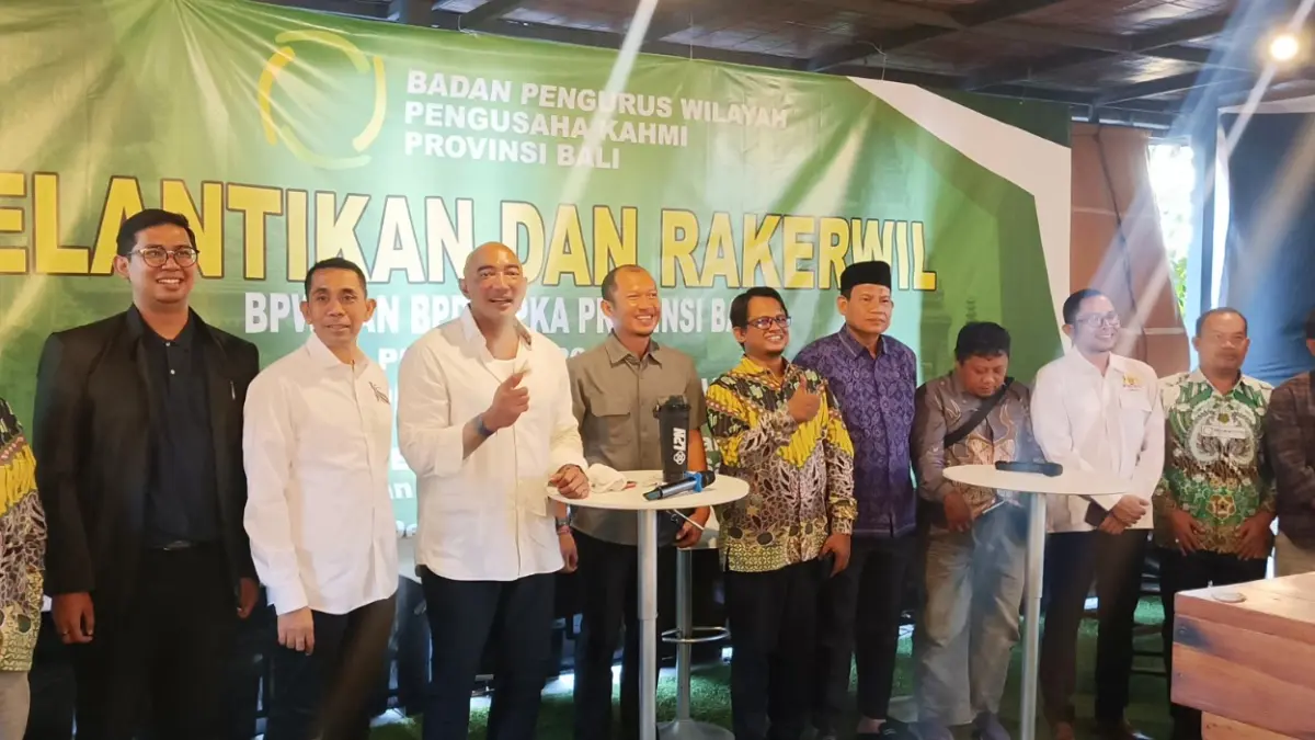 Ketua DPD Partai Gerindra Provinsi Bali, Made Muliawan Arya atau De Gadjah (4 dari kiri), saat pelantikan Pengurus BPW HIPKA Provinsi Bali di Renon, Denpasar, Kamis (23/7/2026).