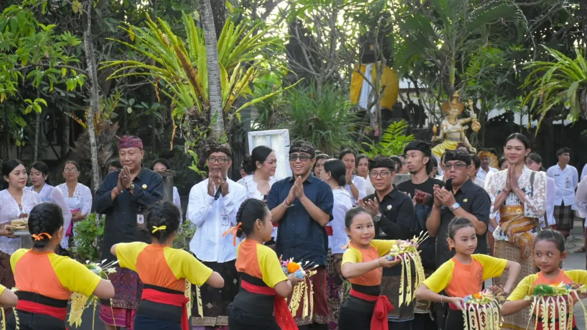 Wali Kota Denpasar, I Gusti Ngurah Jaya Negara, di SD Negeri Tulangampiang, Denpasar, Kamis (23/7).