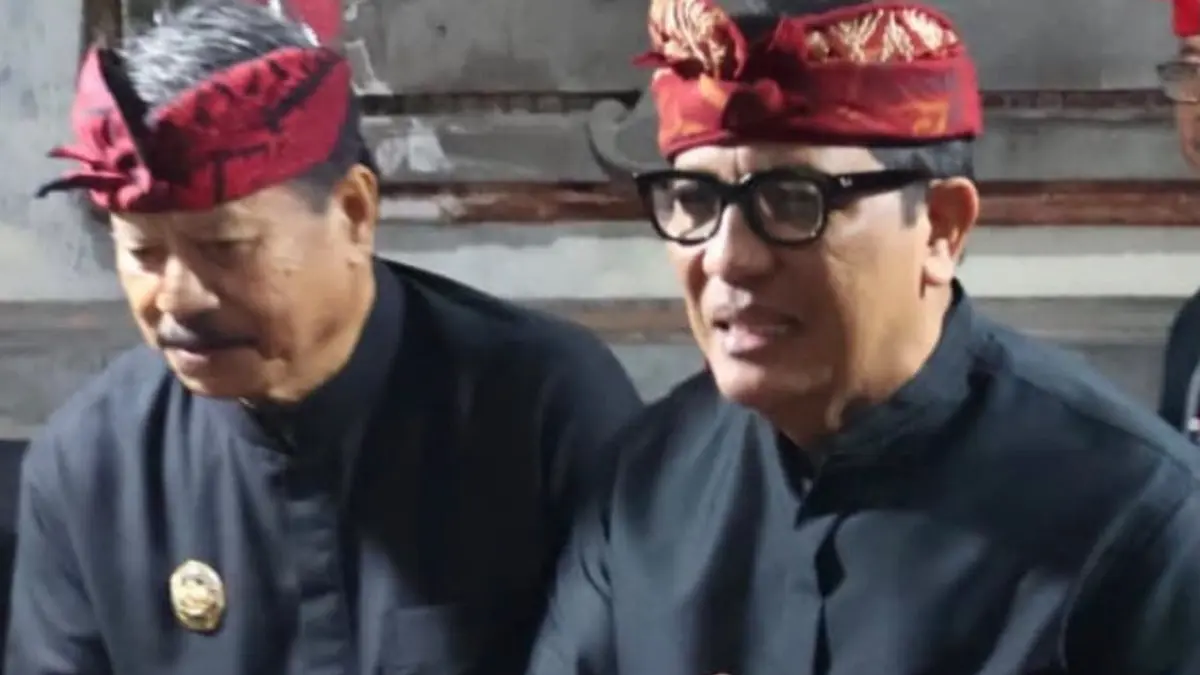 Bupati Tabanan, I Komang Gede Sanjaya (kanan).