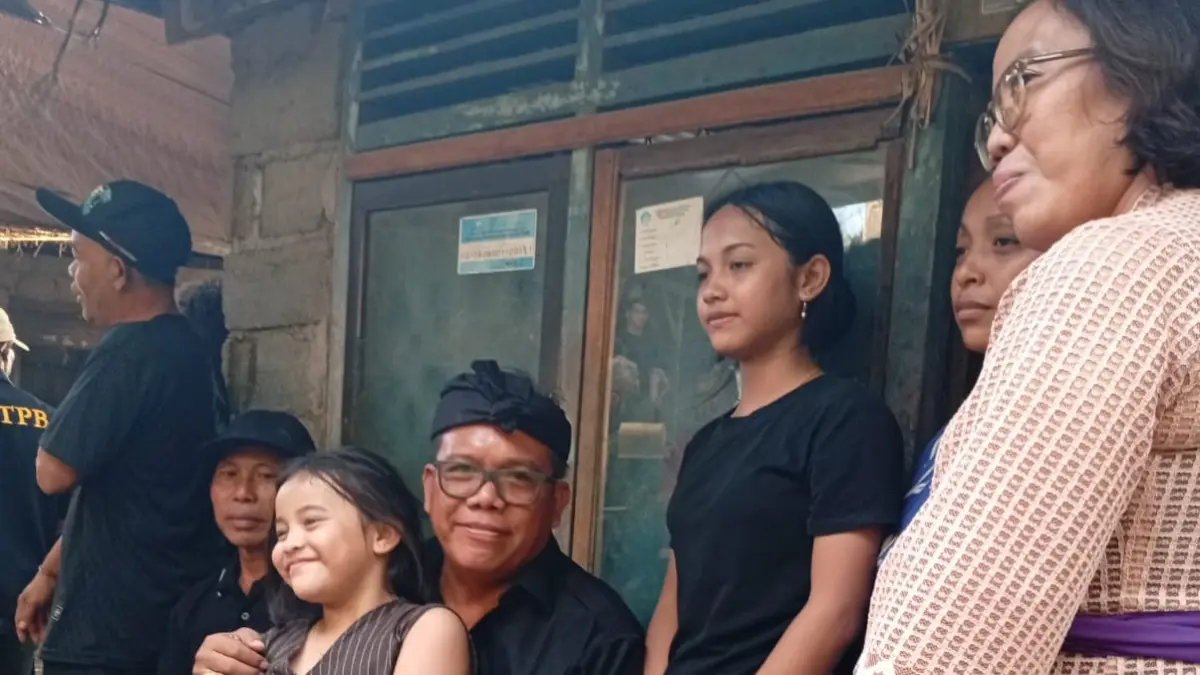 Ketua Fraksi Gerindra-PSI DPRD Bali sekaligus Ketua DPC Gerindra Buleleng, I Gede Harja Astawa, yang melayat langsung ke rumah duka pada Minggu sore (26/7/2026).&nbsp;