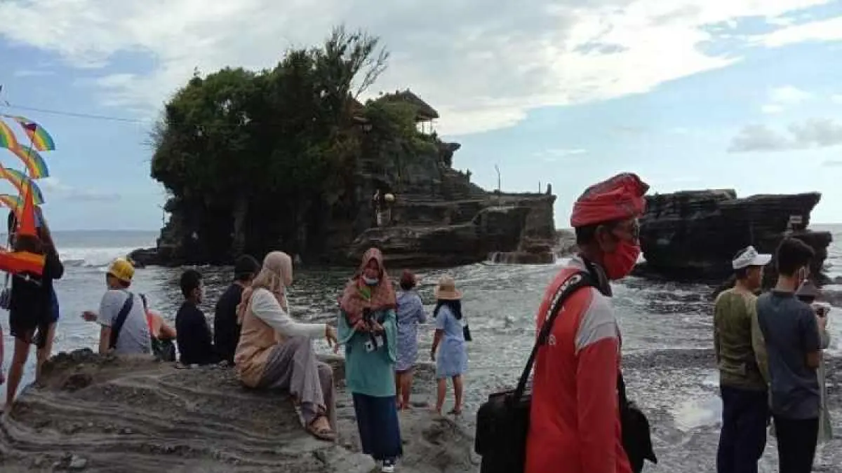 ilustrasi cuaca berawan di Tanah Lot, Tabanan. (Juliadi/Radar Bali)