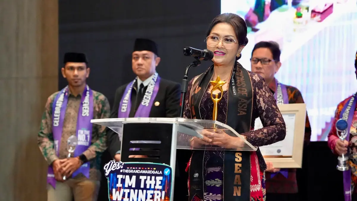 Bunda PAUD Kabupaten Badung, Nyonya Rasniathi Adi Arnawa meraih penghargaan Best Inspiring & Creativity Women Award 2026 pada malam penganugerahan Award Experience 8.0 di Ballroom Hotel Grand Mercure Kemayoran, Jakarta, Sabtu (25/7).