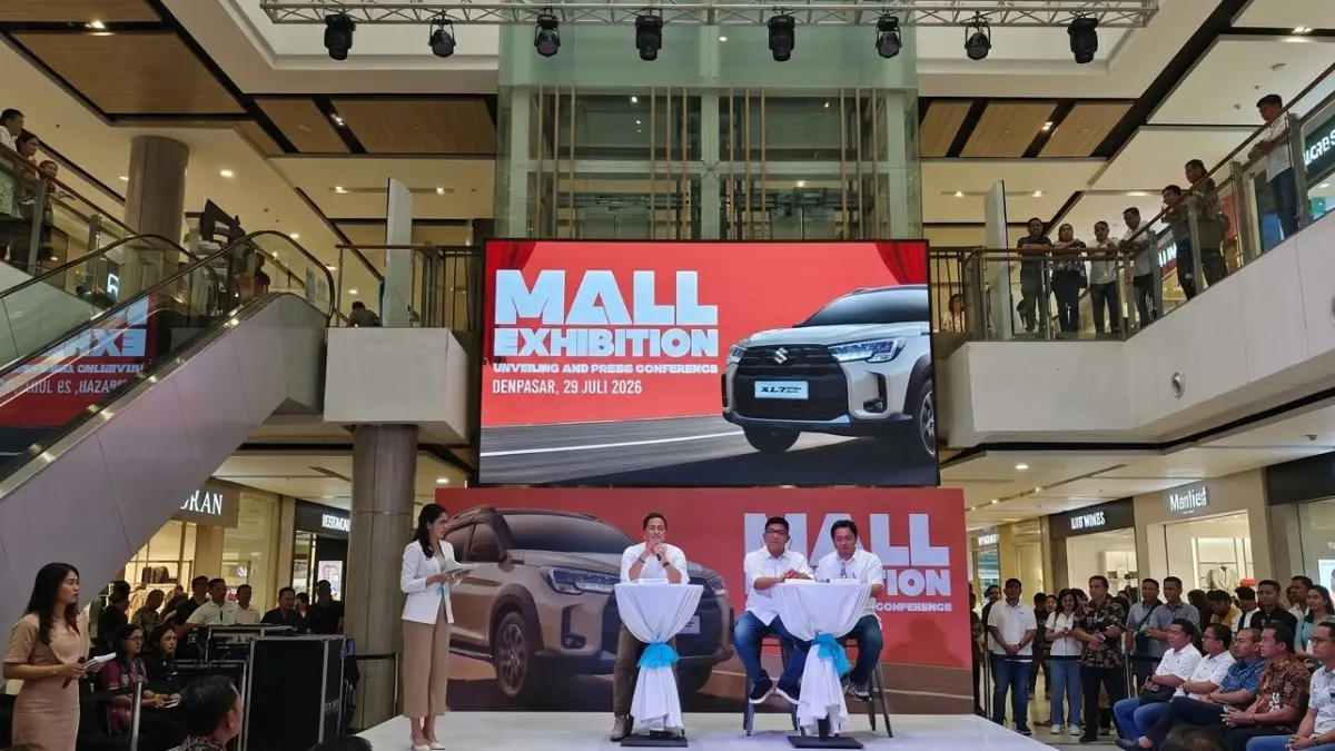 Dari kiri di tengah, Mas Hendrawan (Kepala Wilayah PT. United Indobali), Agus Andy Setiawan (Sales & Marketing PT. United Indobali) dan Juni Astawa (Service Representative PT. United Indobali).