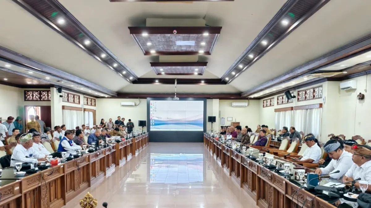 Komisi I DPRD Provinsi Bali menggelar Rapat Dengar Pendapat (RDP) dengan Himpunan Nelayan Seluruh Indonesia (HNSI) Provinsi Bali pada Senin (27/7).&nbsp;