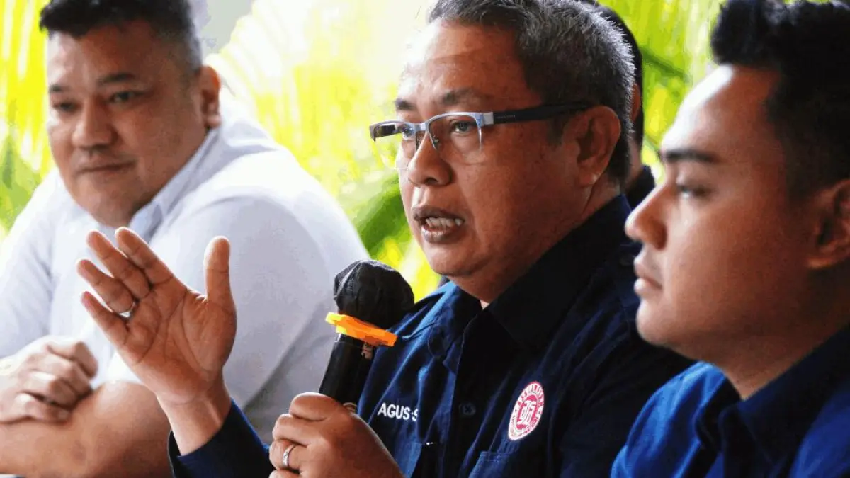 Kuasa hukum PT Samahita Umalas Persada (SUP) selaku penaung manajemen TUS, Agus Samijaya (tengah) saat Konferensi Pers dengan awak media, 28 Juli 2026. (ist/radarbali.id)