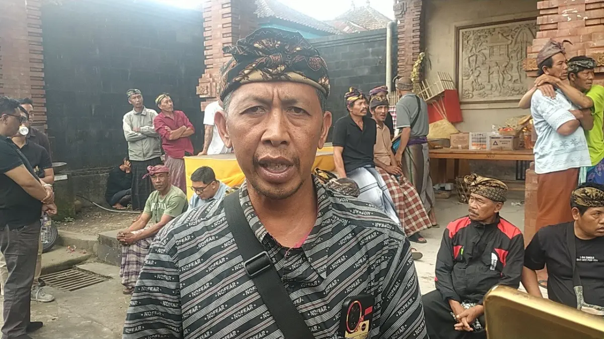 MENYESALKAN KEJADIAN DAN JANGAN TERULANG:&nbsp;Bendesa Adat Jewuk Legi I Nyoman Wirawan, menyesalkan kejadian tetapi menurutnya kejadian pencurian terjadi berulangkali. (juliadi/radar bali)
