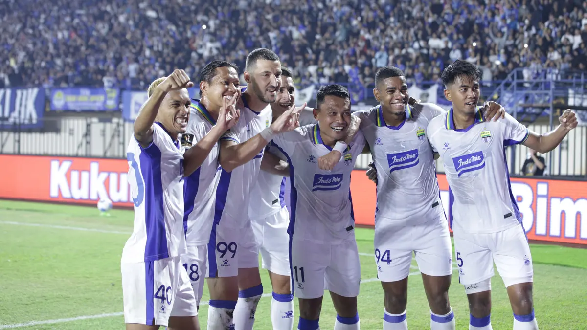 Pemain Persib merayakan gol debut penyerang asal Montenegro, Balsa Sekulic ke gawang DPMM FC. (foto: Sutanto Nurhadi Permana/Persib Bandung)