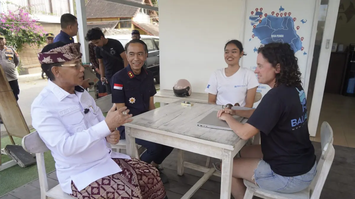 Bupati Klungkung I Made Satria saat sidak pengawasan Tenaga Kerja Orang Asing (TKA) dan monitoring retribusi pariwisata di Kecamatan Nusa Penida, Kamis (30/7/2026).