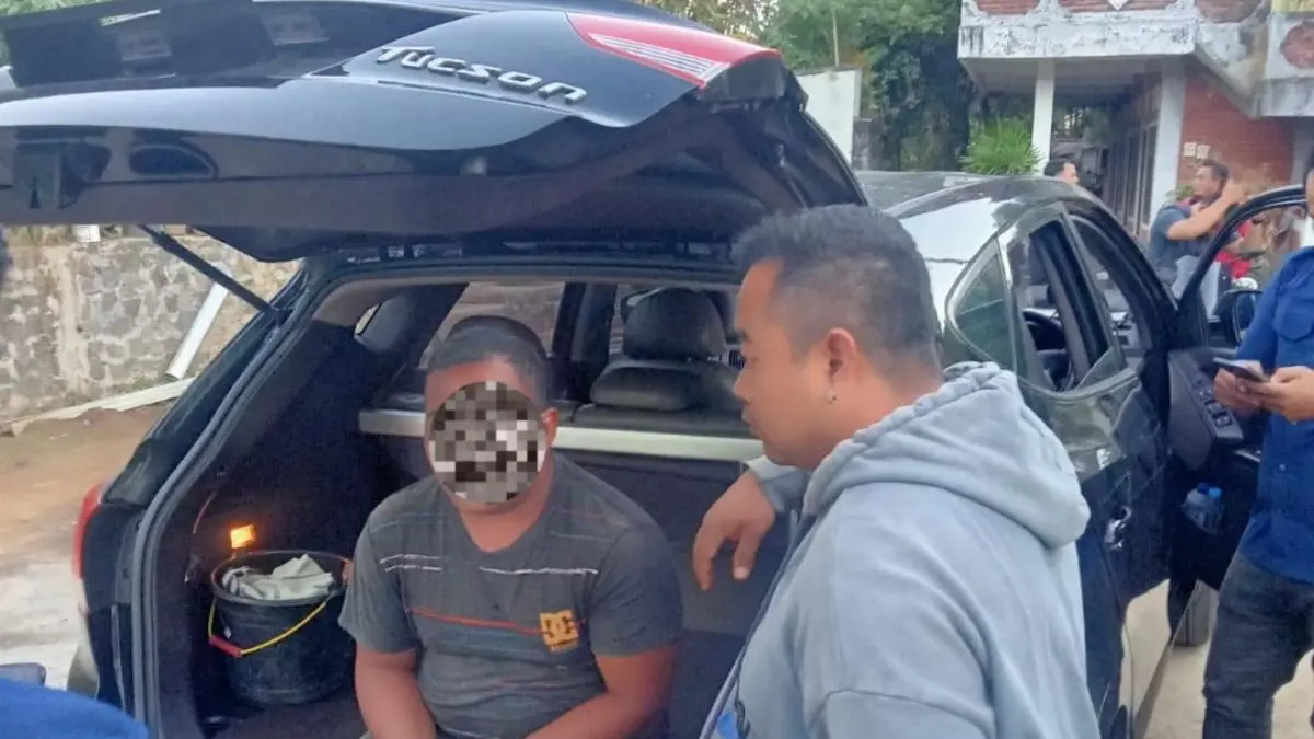 DIBEKUK: Subdit Gakkum Ditpolairud Polda Bali bersama tim mengamankan terduga pelaku pencurian di atas KM Tilong Kabila. (ist/radarbali.id)