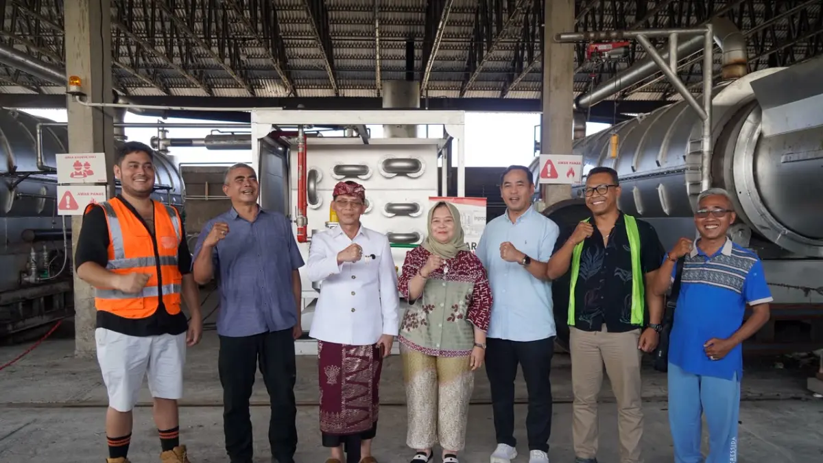 Bupati Klungkung, I Made Satria menerima kunjungan kerja Deputi Bidang Koordinasi Kedaulatan Pangan Kementerian Koordinator Bidang Pangan, Dr. Nani Hendiarti, di Tempat Olah Sampah Setempat (TOSS) Center, Desa Kusamba, Kecamatan Dawan, Sabtu (1/8/2026).&nbsp;
