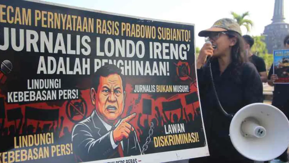 KECAM UCAPAN PRESIDEN PRABOWO : Aksi Solidaritas Jurnalis Bali (SJB) mengecam Presiden Prabowo agar minta maaf tudingan&nbsp; Londo Ireng kepada wartawan. (foto:Miftahuddin)