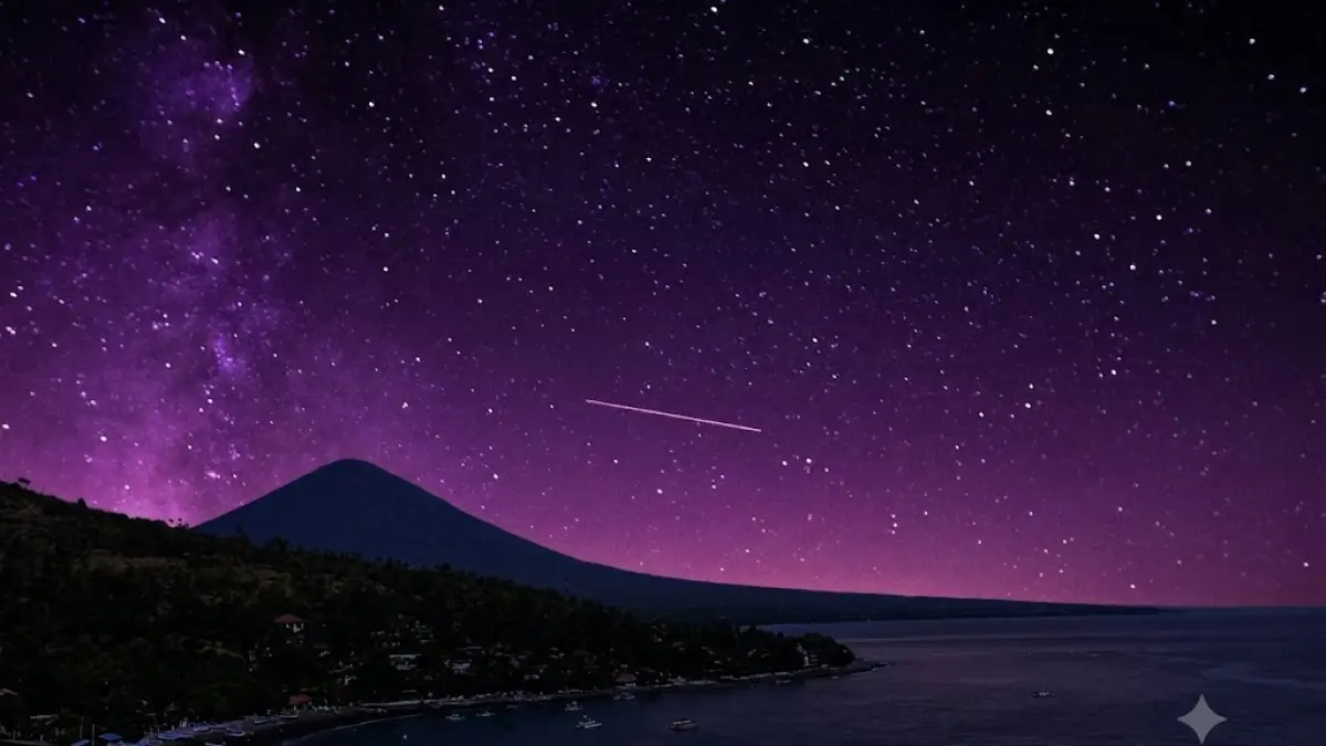 Meteor shower konstelasi Perseids yang dapat diamati dari pesisir Amed di Karangasem.