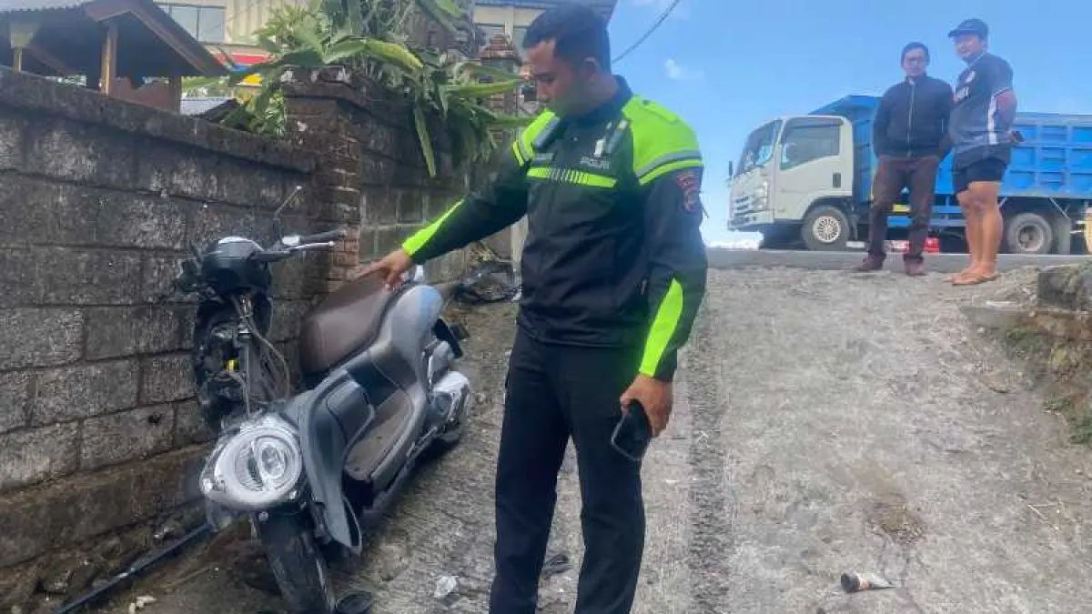 PETAKA&nbsp; USAI MENDAKI : I Ketut Manik Artayasa, remaja asal Desa Nagasepaha, Kecamatan Buleleng, Kabupaten Buleleng, ini &nbsp;mengalami kecelakaan tunggal . (foto: Polres Bangli)