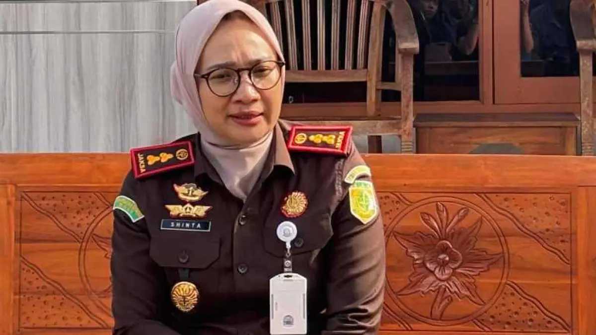 BEBERKAN KASUS : Kepala Kejaksaan Negeri (Kajari) Karangasem, Shinta Ayu Dewi R.R.(zulfika Rahman)