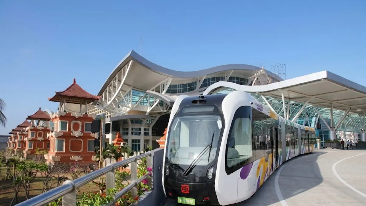 Gambar artis autonomous rapid transit Bandara-Canggu di Bandara I Gusti Ngurah Rai