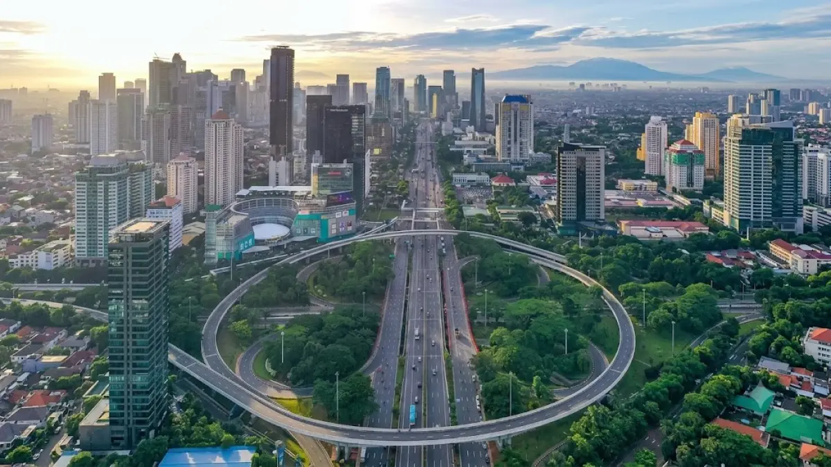 Simpang Susun Semanggi yang dibangun dengan dana swasta senilai Rp 570 miliar sebagai kompensasi pembangunan Mori Tower.