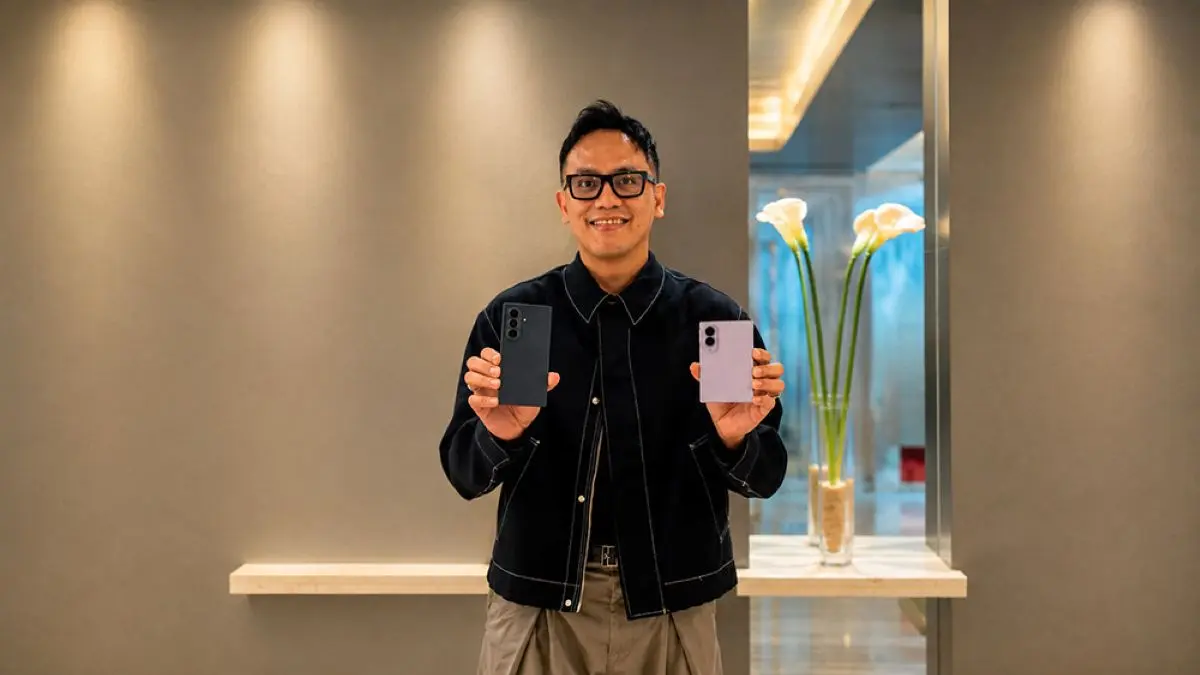 TERCANGGIH: Model menunjukkan penampakan Samsung Galaxy Z8 Series dan Galaxy Z Fold8 Ultra berteknologi AI