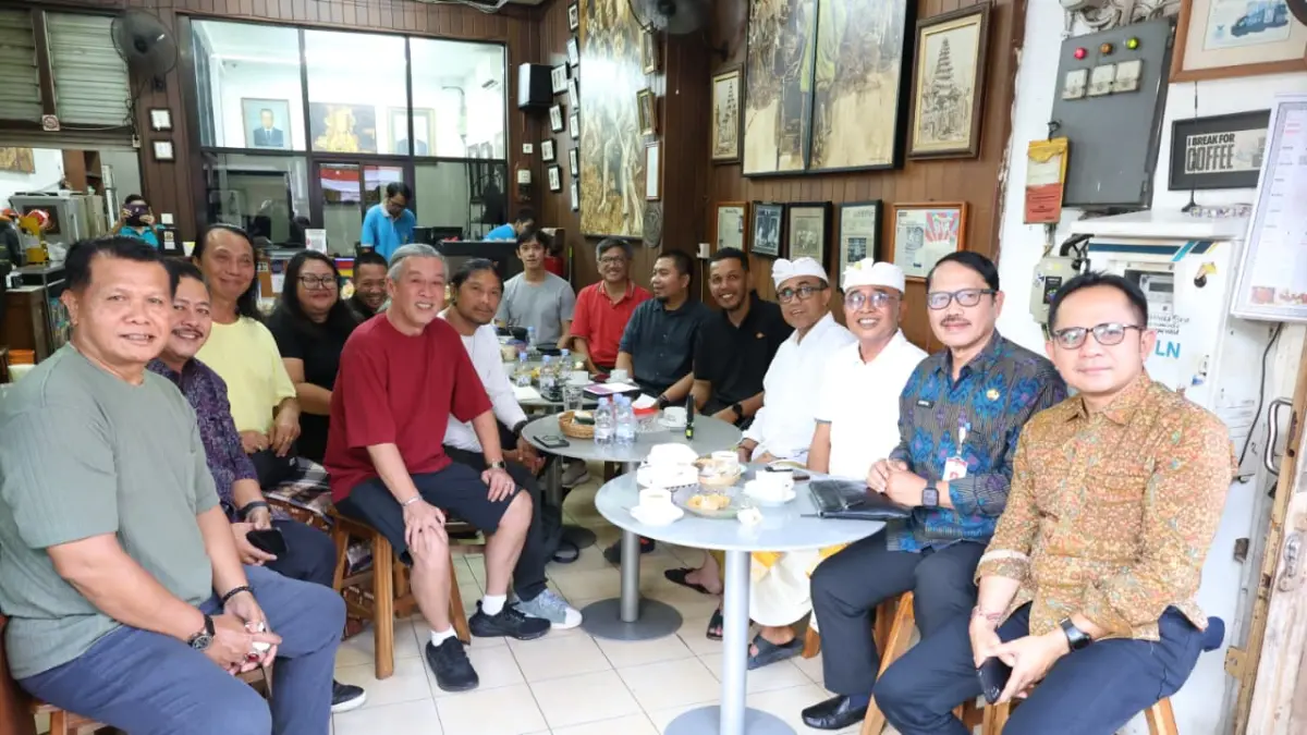 Wali Kota Denpasar, I Gusti Ngurah Jaya Negara, saat diskusi  tentang Penataan Wajah bersama para seniman dan pemilik toko di Jalan Gajah Mada yang berlangsung  di Bhineka Djaya, pada Selasa (4/8).