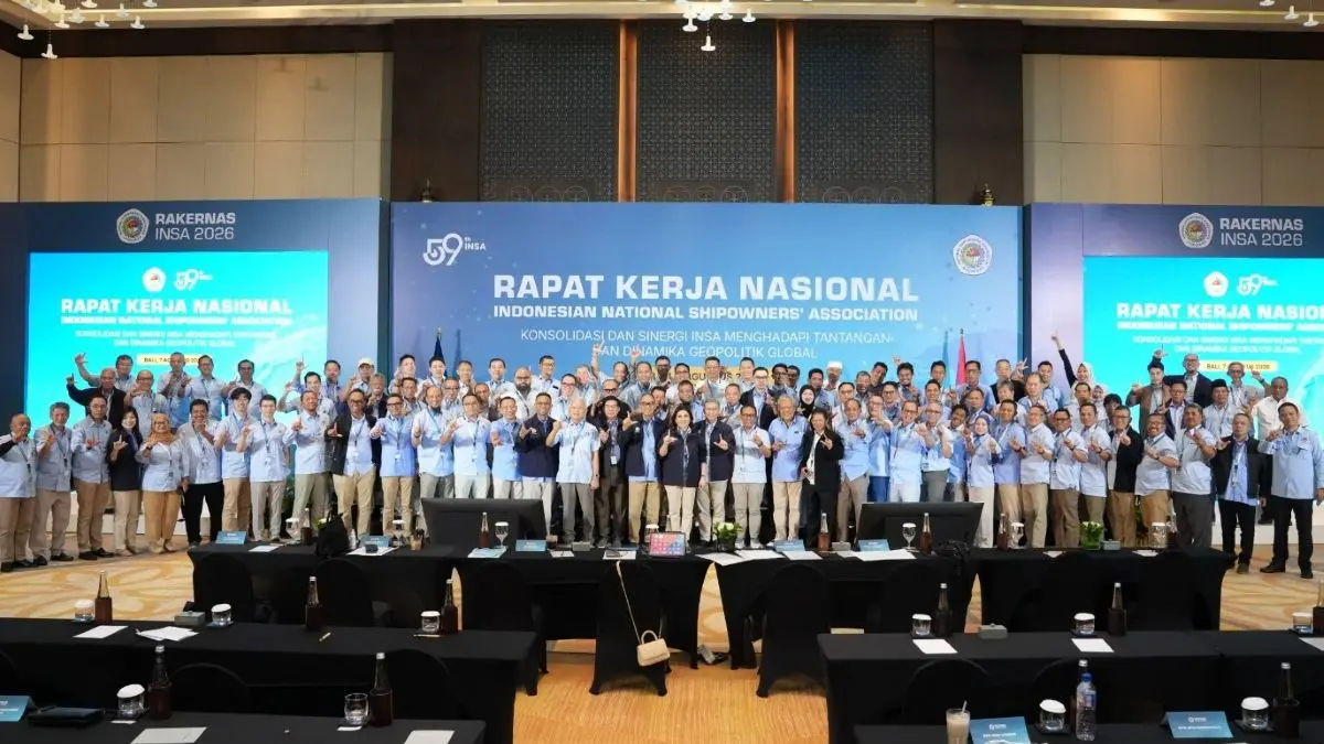 RANCANG PETA JALAN: Ketua Umum DPP INSA Carmelita Hartoto  (tengah) bersama para peserta Rakernas di Denpasar 8-9 Agustus 2026. (IST/radarbali.id)