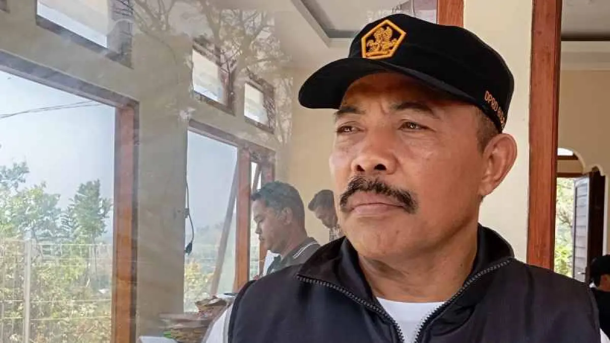 SAMPAIKAN KRITIK PEDAS : Ketua DPRD Kabupaten Buleleng, Ketut Ngurah Arya.(francelino junior)