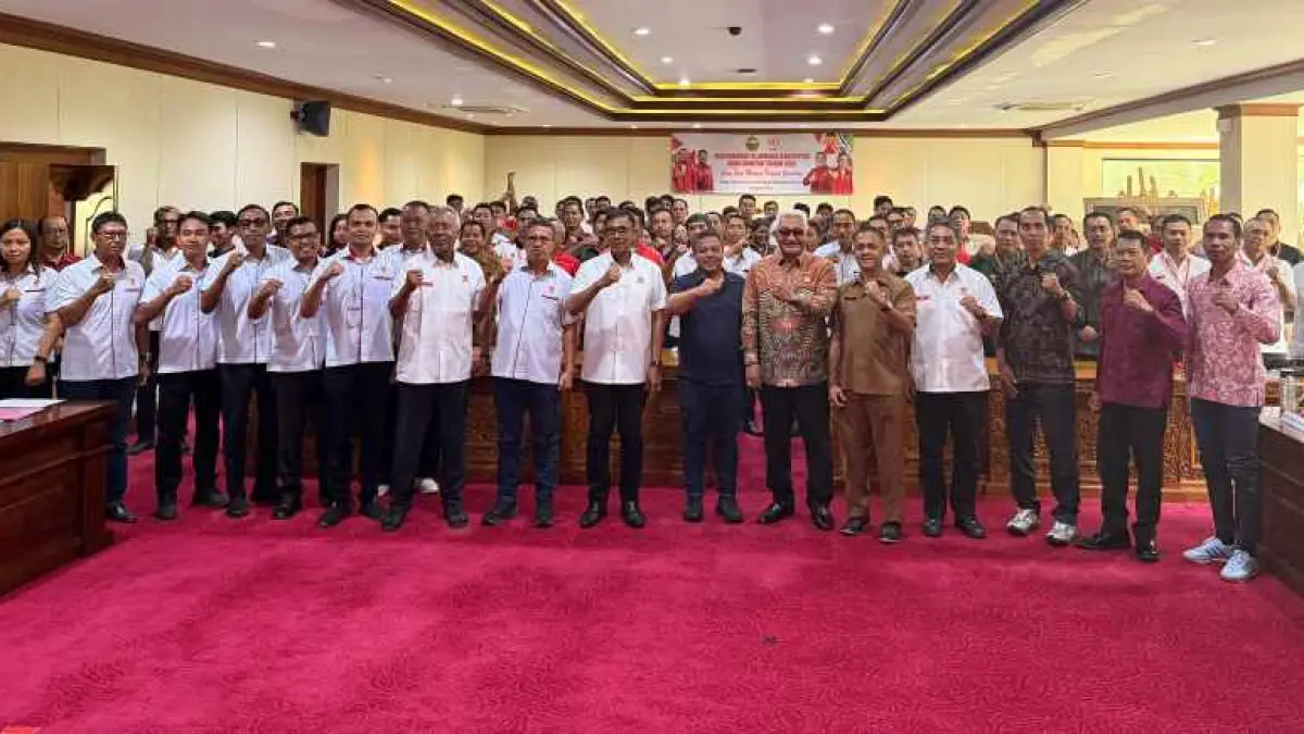 PANCANGKAN TARGET PRESTASI: KONI Gianyar menggelar Musorkab di Kantor Bupati dihadiri Sekda Gus Bem (tengah), sekaligus menetapkan Dewa Alit Mudiarta sebagai Ketum KONI Gianyar. (foto:Kominfo Gianyar).