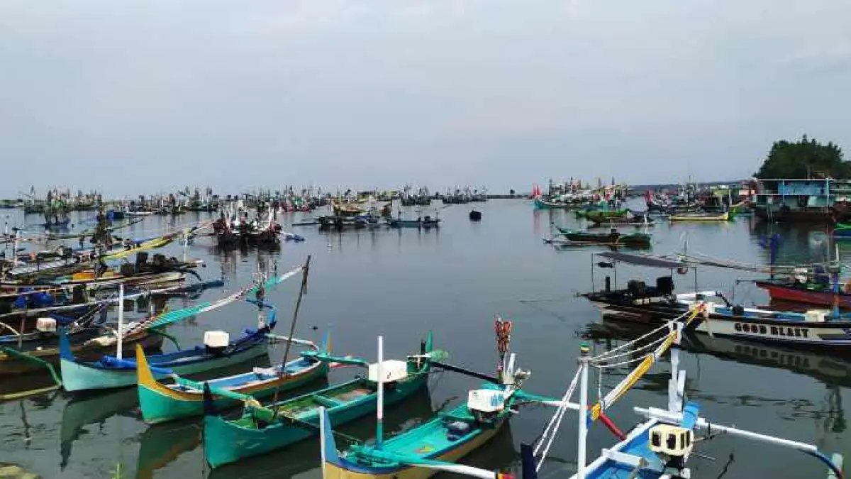 PEMBANGUNAN SEGERA DIMULAI : Suasana pesisir Pantai bakal kawasan proyek pengembangan Pelabuhan Perikanan Nusantara (PPN) Pengambengan, Jembrana. (M.Basir)