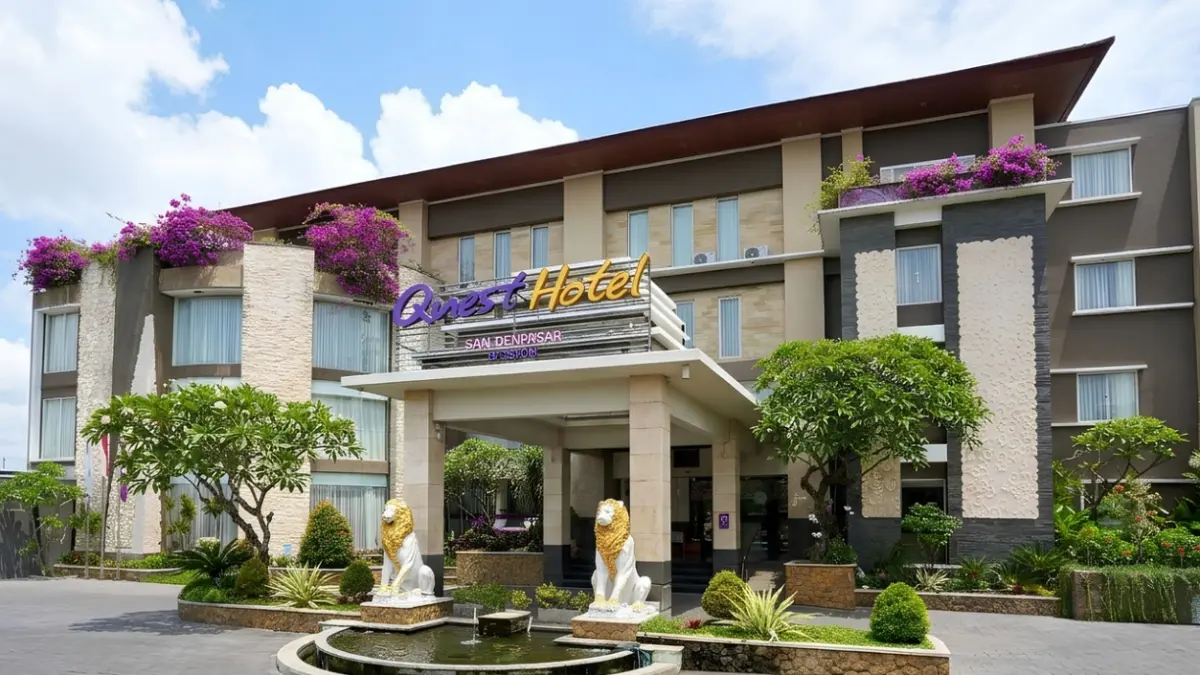 Tampilan depan Quest Hotel San Denpasar 